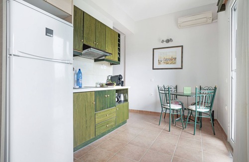 Parisata Apartment | Apartment 'Monte Verde 104' with Sea View, Wi-Fi and Air Conditioning
