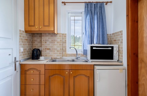 Kavos Apartment | Apartment 'Neptune' with Sea View, Shared Terrace and Wi-Fi