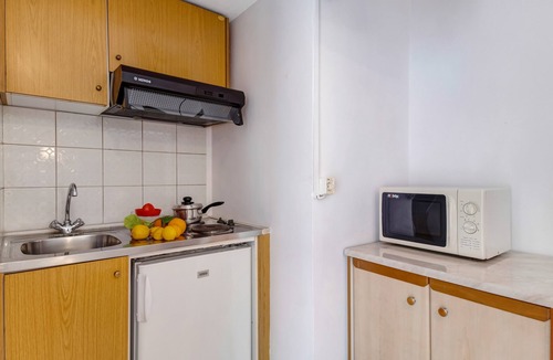 Nikiana Apartment | Apartment "Nikoleta Studio 4" with Sea View, Terrace & Wi-Fi