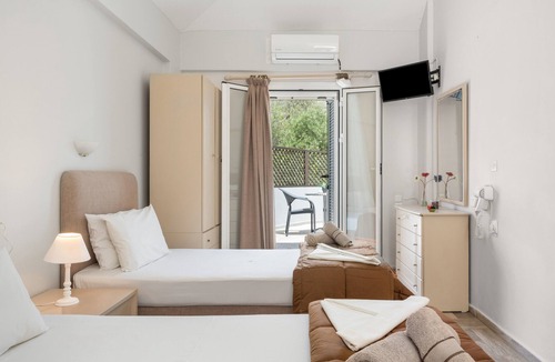 Panormos Apartment | Apartment 'No 14' with Shared Pool, Wi-Fi and Air Conditioning