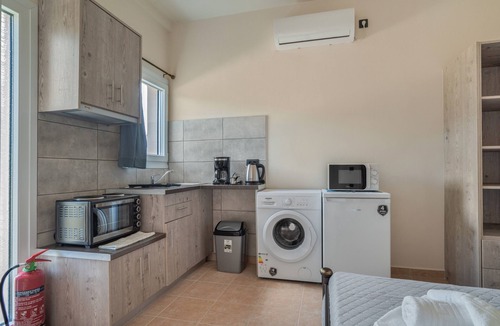 Sarlata Apartment | Apartment 'Panagis 1' with Mountain View, Wi-Fi and Air Conditioning