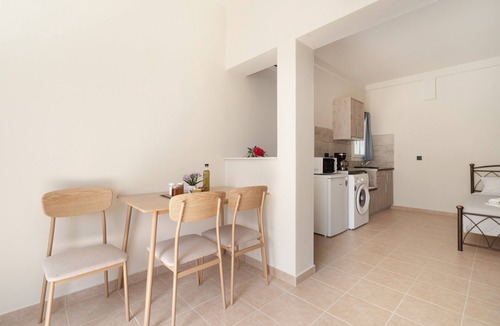 Sarlata Apartment | Apartment 'Panagis 3' with Mountain View, Wi-Fi and Air Conditioning