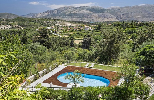 Parisata Apartment | Apartment 'Paradiso Verde 101' with Mountain View, Wi-Fi and Air Conditioning