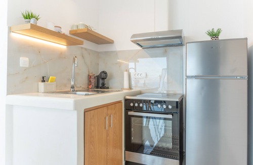 Mirties Apartment | Apartment 'Regina 1' with Sea View, Wi-Fi and Air Conditioning