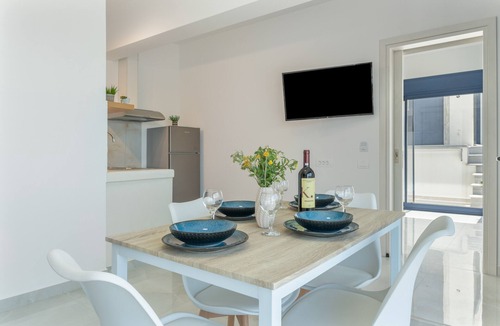 Mirties Apartment | Apartment 'Regina 1' with Sea View, Wi-Fi and Air Conditioning
