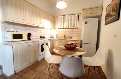 Gavrio Apartment | Apartment 'Serenity Beach House' with Sea View, Wi-Fi and Air Conditioning