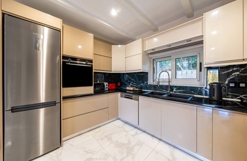 Termenades Apartment | Apartment 'Sorgente' with Mountain View, Wi-Fi and Air Conditioning