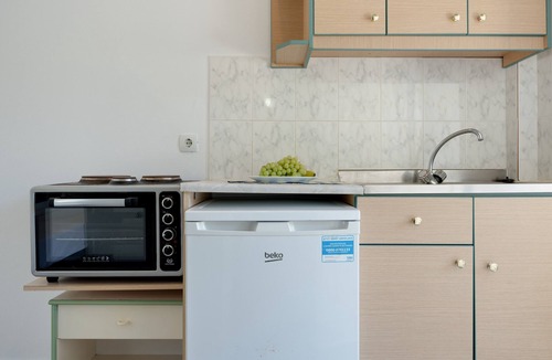 Panormos Apartment | Apartment 'Studio 2' with Mountain View, Wi-Fi and Air Conditioning