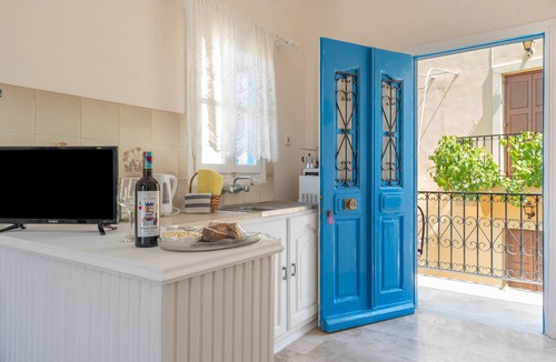 Panormos Apartment | Apartment 'Studio 1' with Mountain View, Wi-Fi and Air Conditioning