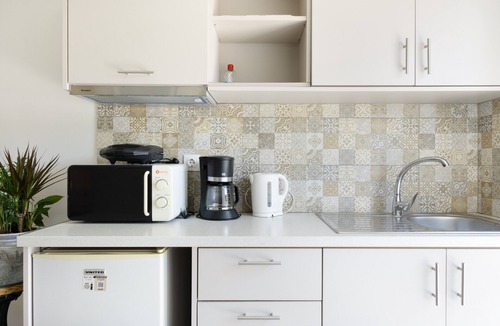 Panormos Apartment | Apartment 'Studio No 15' with Shared Pool, Wi-Fi and Air Conditioning