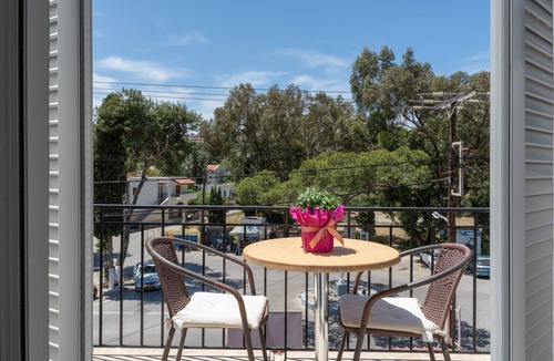 Panormos Apartment | Apartment 'Studio No 15' with Shared Pool, Wi-Fi and Air Conditioning
