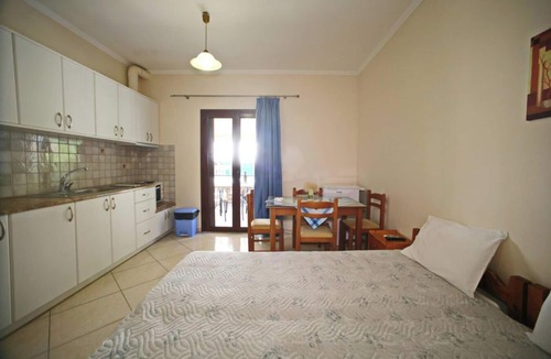 Vassiliki Apartment | Apartment 'Studios and Apartments Thomas 14' with Sea View, Wi-Fi and Air Conditioning