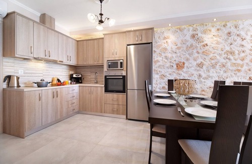 Tsoukaladhes Villa | Apartment 'Suite Iro' with Sea View, Wi-Fi and Air Conditioning