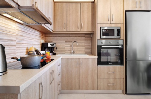 Tsoukaladhes Villa | Apartment 'Suite Iro' with Sea View, Wi-Fi and Air Conditioning