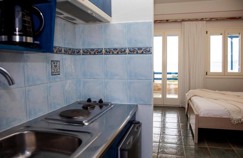 Piso Livadi Apartment | Apartment 'The Cretan Double Room' with Sea View, Wi-Fi and Air Conditioning