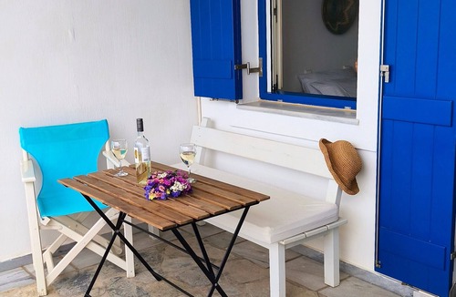 Piso Livadi Apartment | Apartment 'The Cretan Double Room' with Sea View, Wi-Fi and Air Conditioning