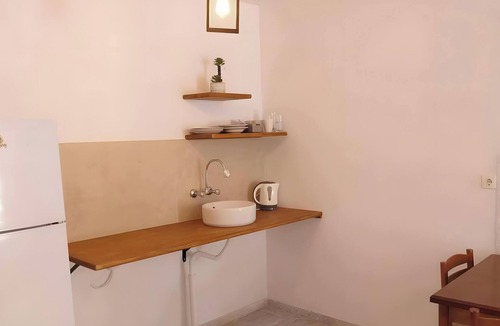 Kalymnos Town Apartment | Apartment 'Triple Room No 3' with Mountain View, Wi-Fi and Air Conditioning