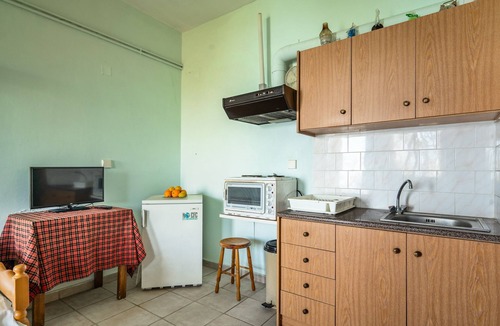 Angon Apartment | Apartment 'Vangelis Studio 1' with Sea View, Terrace & Wi-Fi