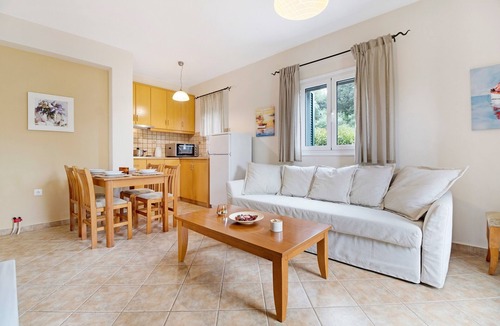 Spanochori Apartment | Apartment 'Villa Rita' with Shared Garden, Wi-Fi and Air Conditioning