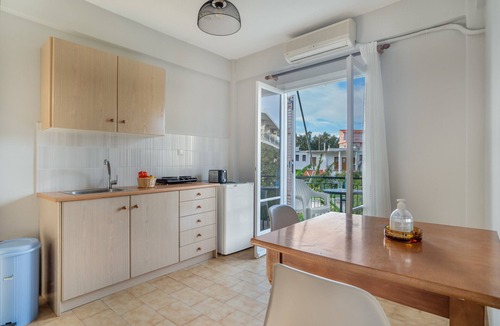 Poros Apartment | Apartment ' with Shared Garden, Wi-Fi and Air Conditioning