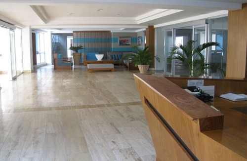 Gascue Apartment | Apartment with pool and beach.