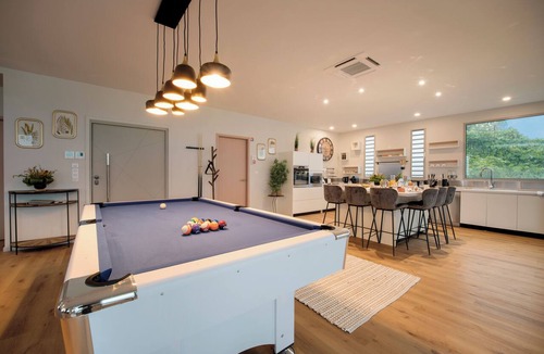 Teahupoo Hotel | Apatoa Beach and Garden Village
