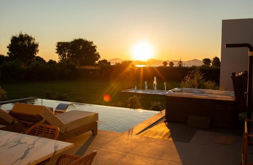 Kos Town Villa | Aphrodite Luxury Villas & Suites-Private Heated Pool & Jacuzzi