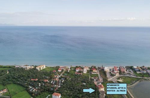 Alykes Apartment | Aphrodite Studios & Suites - 140m from the beach, by ZanteWize