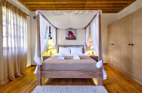 Zourva House | Apirathes