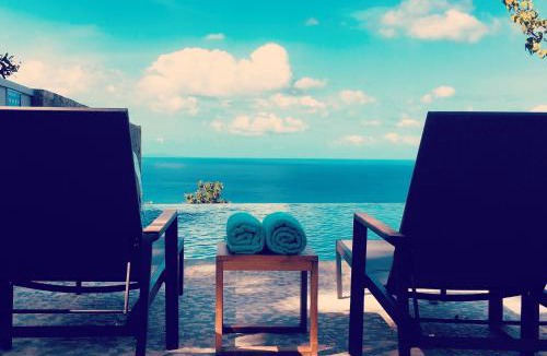 Glacis Apartment | AQUA Boutique Hotel- Secluded Ocean View Suites & Infinity Pool