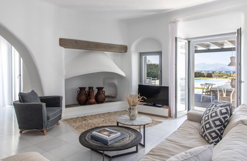 Maragas Villa | Aqua Breeze North Villa on the beach