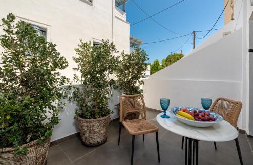 Kamari Hotel | AquaLung Suites