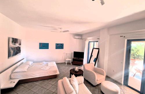Agios Emilianos Apartment | Archos Beachfront Studio