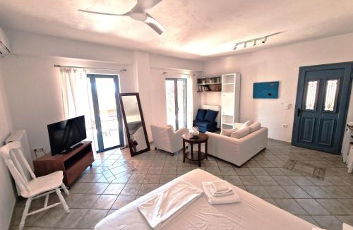 Agios Emilianos Apartment | Archos Beachfront Studio