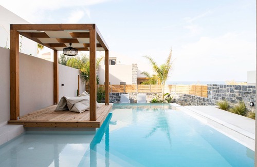 Adelianos Kampos Villa | Aria al Mare. Private Beach sunbeds and umbrellas!