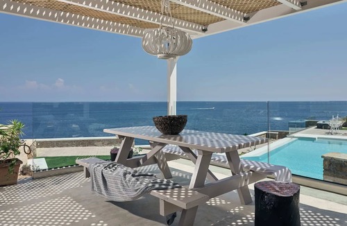 Neromilos Villa | Arismari Beach Front Villa
