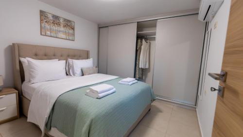 Karteros Apartment | Arothea Beachside House