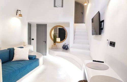 Pyrgos Apartment | Art and Sky