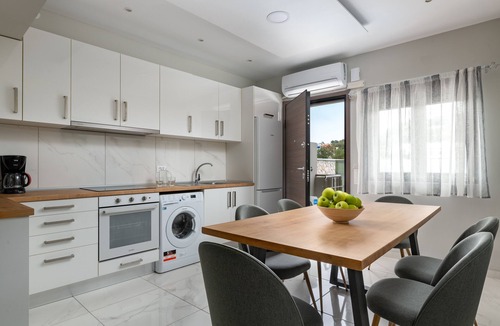 Kremasti Apartment | Artemis PoolFront Suite