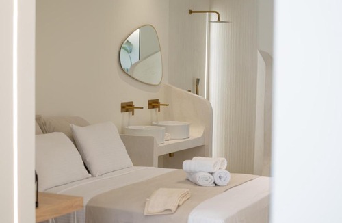 Petroupoli Apartment | Artemis Suite Romantic Jacuzzi Retreat Private