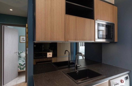 Gazi Apartment | Artistic apt in Gazi with terrace by GHH