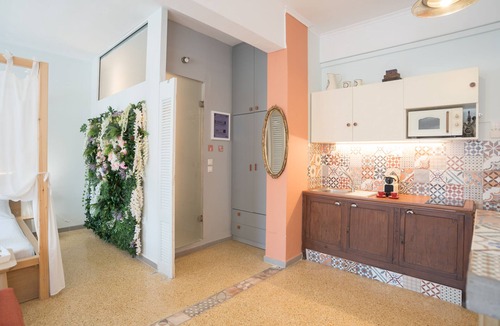 Plaka Apartment | Arty loft flat+BEST Location in Monastiraki/Plaka Athina