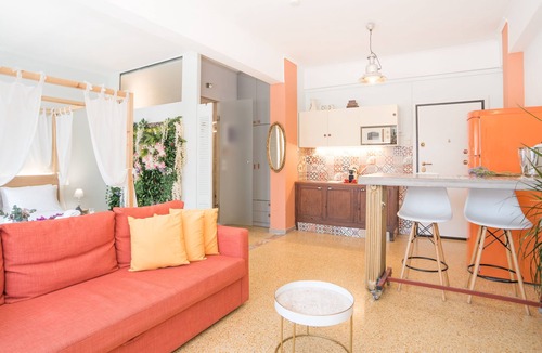 Plaka Apartment | Arty loft flat+BEST Location in Monastiraki/Plaka Athina