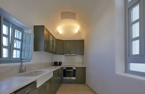 Pyrgos Bed & Breakfast | Arxegono Cave Houses Santorini