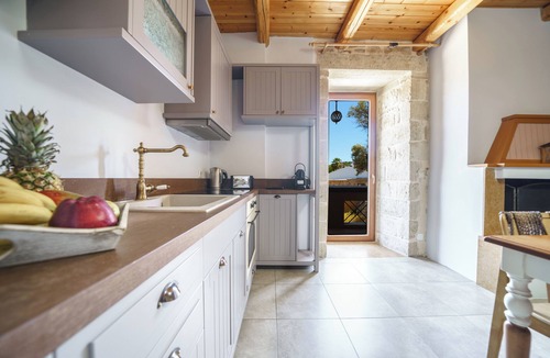 Asites House | Asion Lithos