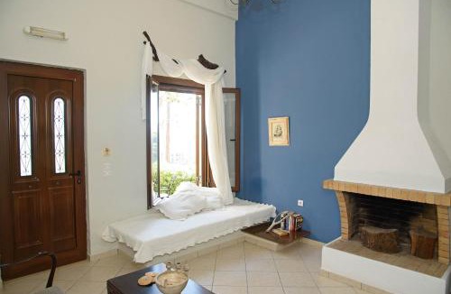 Frourion Apartment | Assos Caldera