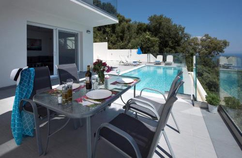 Pirgi Villa | Astounding Corfu Villa 2 Bedrooms Villa Clara Seaviews
