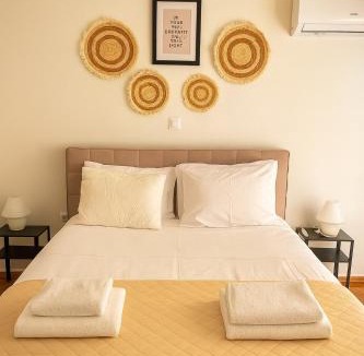 Athens Apartment | At Polyla 3BR Apartment 10m Walk to Metro