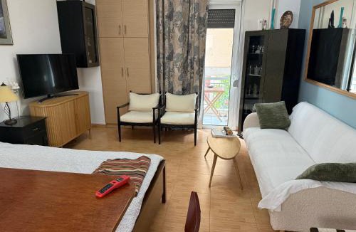 Kinosargous Apartment | Athens Room