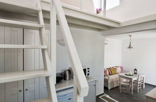 Akrotiri House | Aura Marina Apartments Santorini
